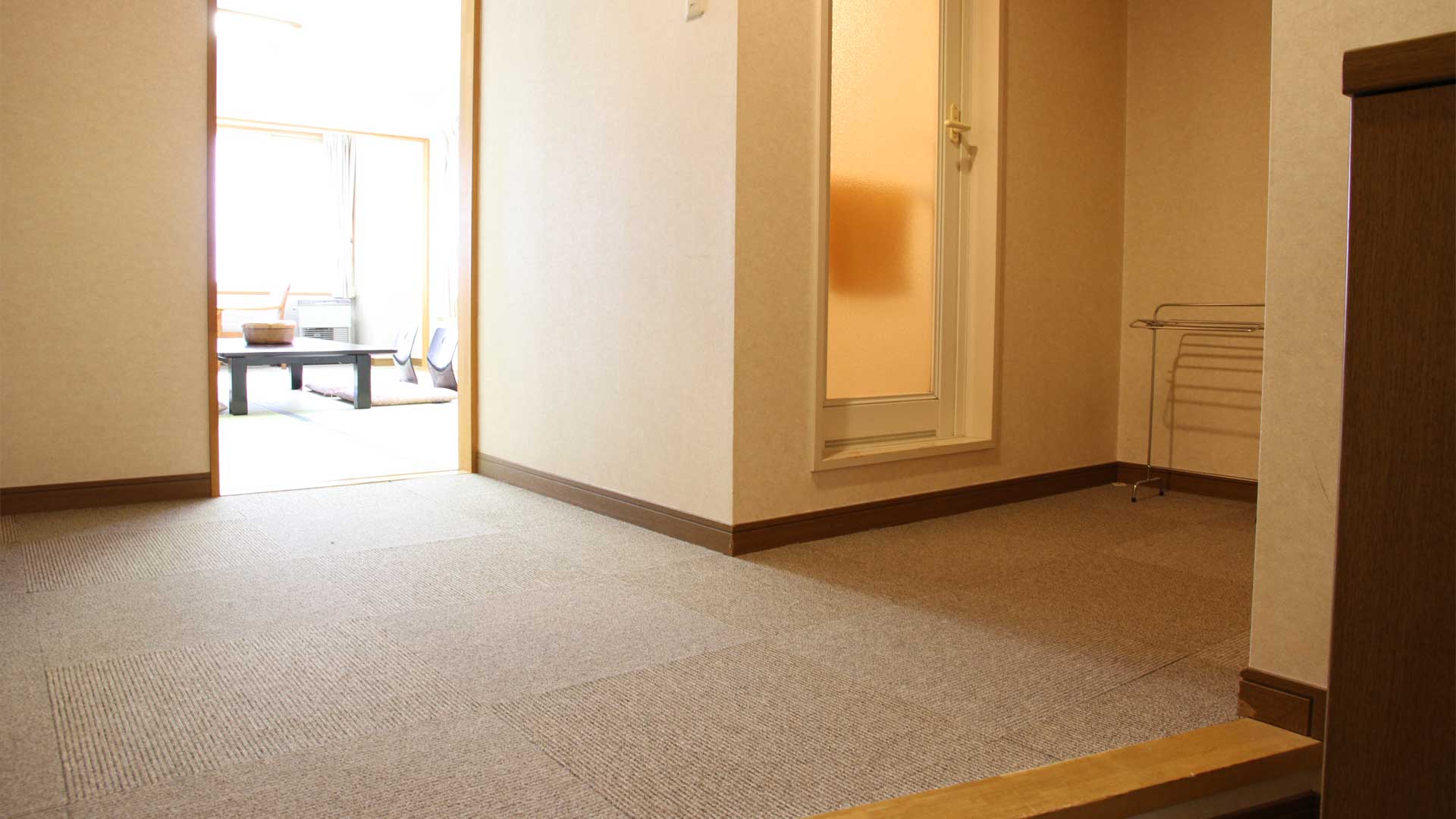 Rooms with no bath and toilet (shared use)